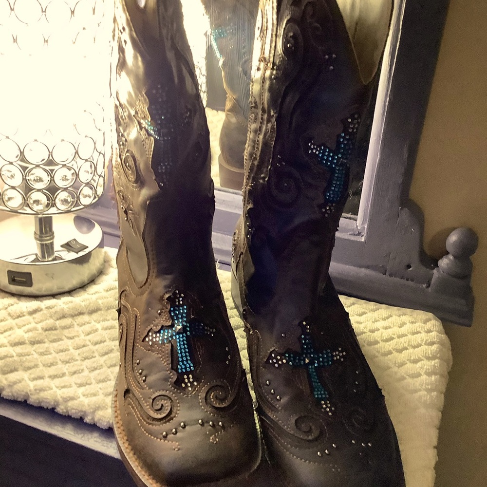 Brand new size 9.5 Roper blinged out cross boots